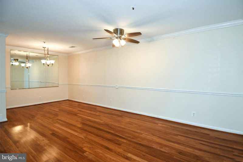 240 S Reynolds St #113, Alexandria, VA 22304