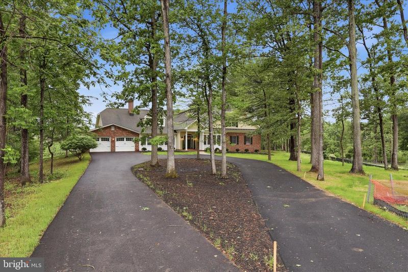 17689 Bates Dr, Hamilton, VA 20158