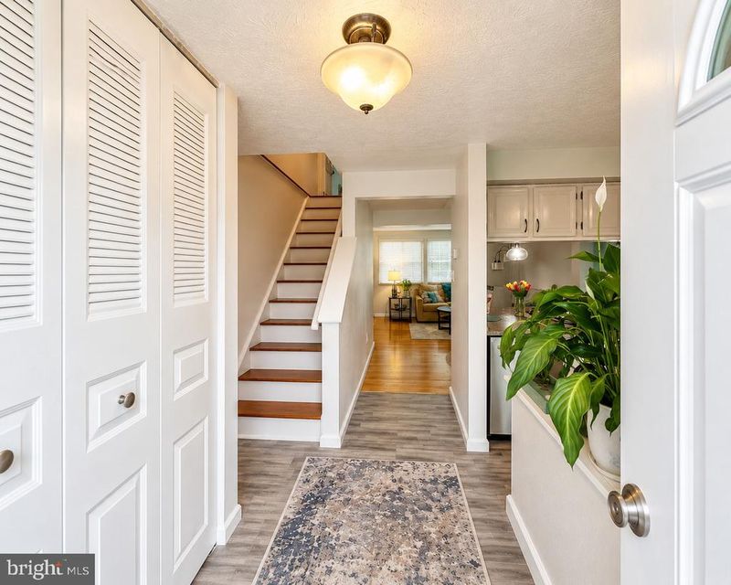 1 Farmcrest Ct, Silver Spring, MD 20905