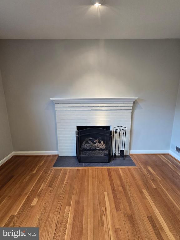 2911 Breezy Ter, Alexandria, VA 22303