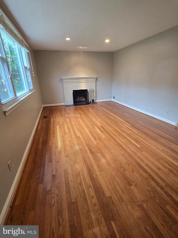 2911 Breezy Ter, Alexandria, VA 22303