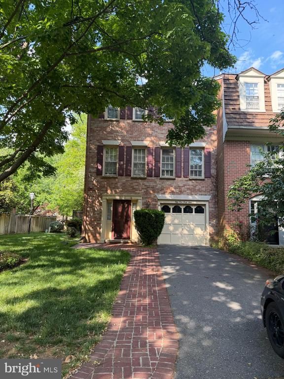 5149 Woodmire Ln, Alexandria, VA 22311