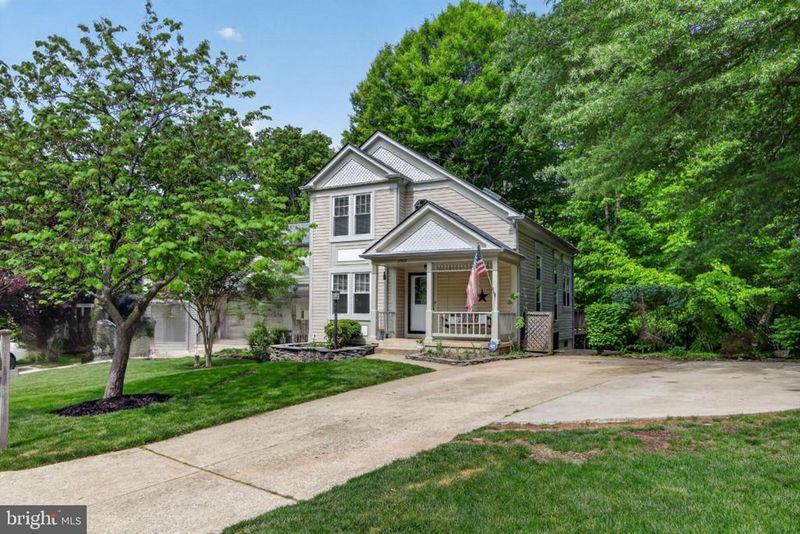 11969 Holly View Dr, Woodbridge, VA 22192