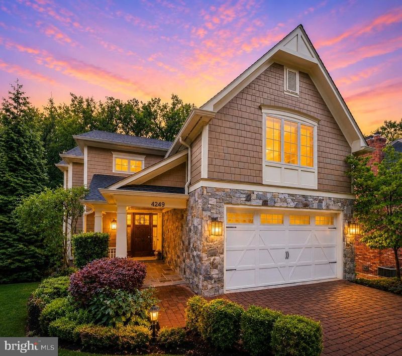 4249 25th St N, Arlington, VA 22207