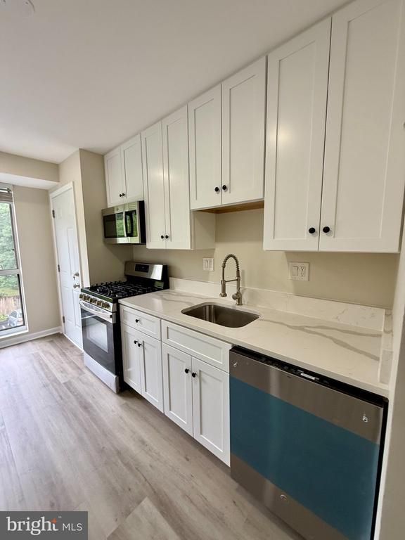 5608 Bloomfield Dr #201, Alexandria, VA 22312