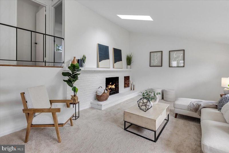 4527 Roundhill Rd, Alexandria, VA 22310