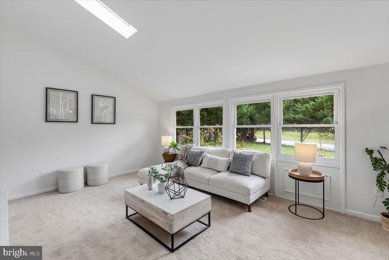 4527 Roundhill Rd, Alexandria, VA 22310