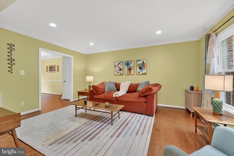8139 Carrleigh Pw, Springfield, VA 22152