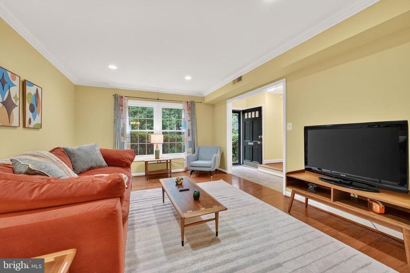 8139 Carrleigh Pw, Springfield, VA 22152