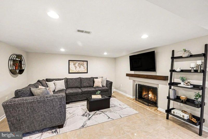 6300 Yellowstone Dr, Alexandria, VA 22312