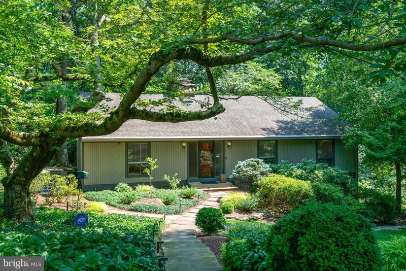 1715 Hollinwood Dr, Alexandria, VA 22307