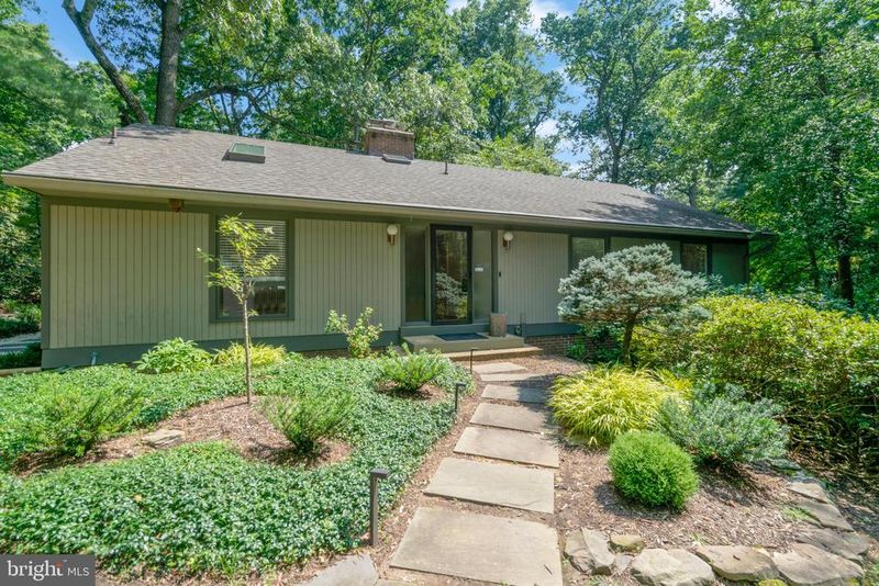 1715 Hollinwood Dr, Alexandria, VA 22307