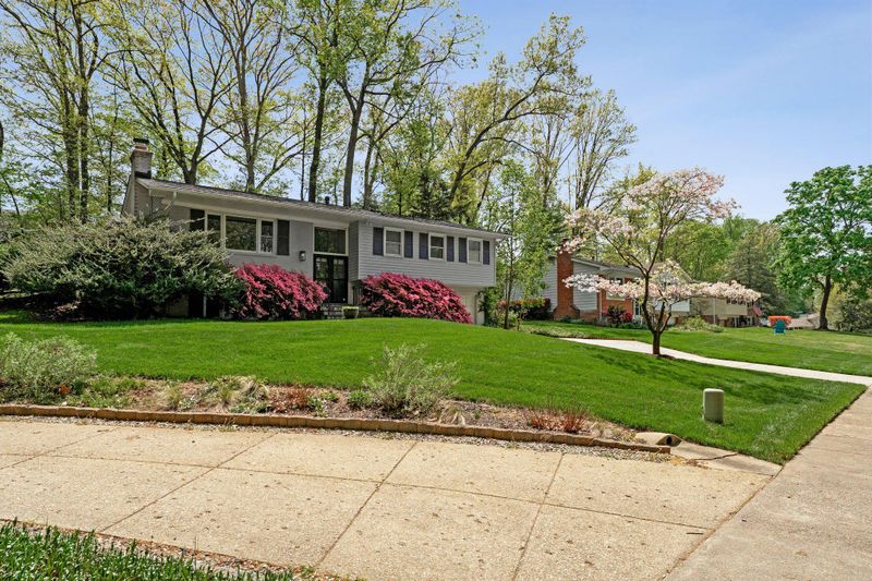 1713 Pine Valley Dr, Vienna, VA 22182