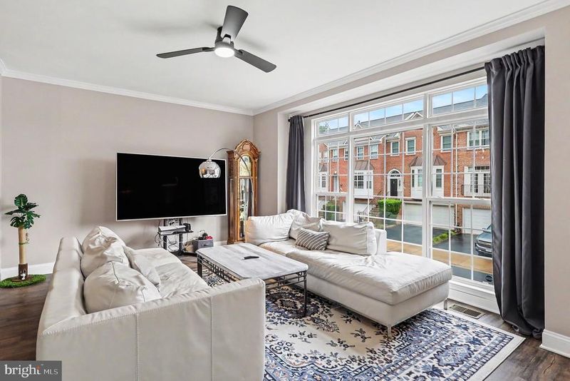 5728 Governors Pond Cir, Alexandria, VA 22310
