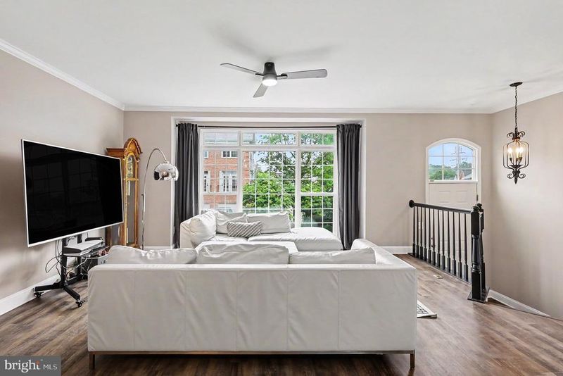 5728 Governors Pond Cir, Alexandria, VA 22310