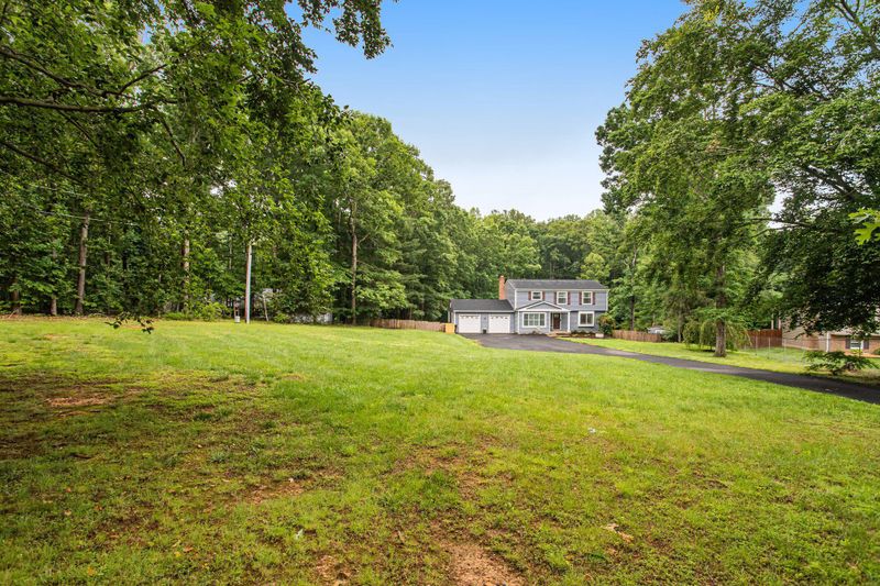 8005 Gracie Dr, Manassas, VA 20112