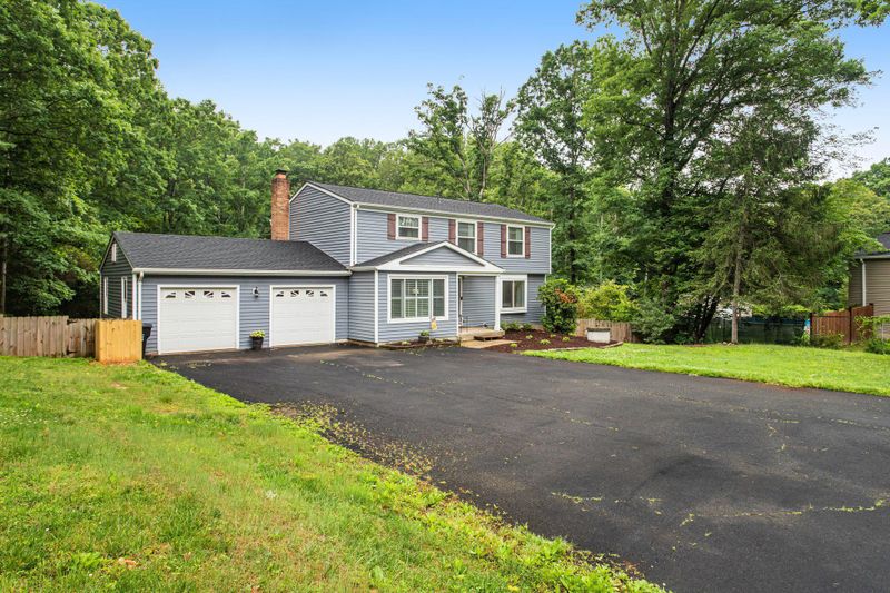 8005 Gracie Dr, Manassas, VA 20112