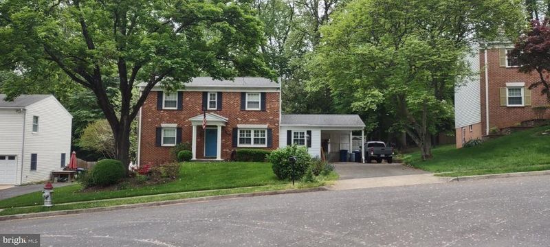 2221 Senseney Ln, Falls Church, VA 22043