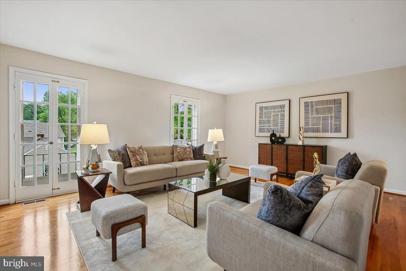9208 Fall River Ln, Potomac, MD 20854