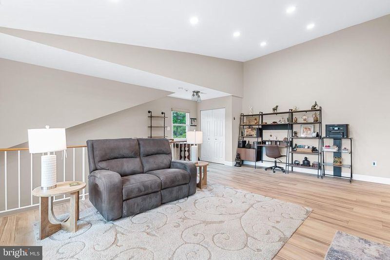 18242 Rolling Meadow Way #32, Olney, MD 20832