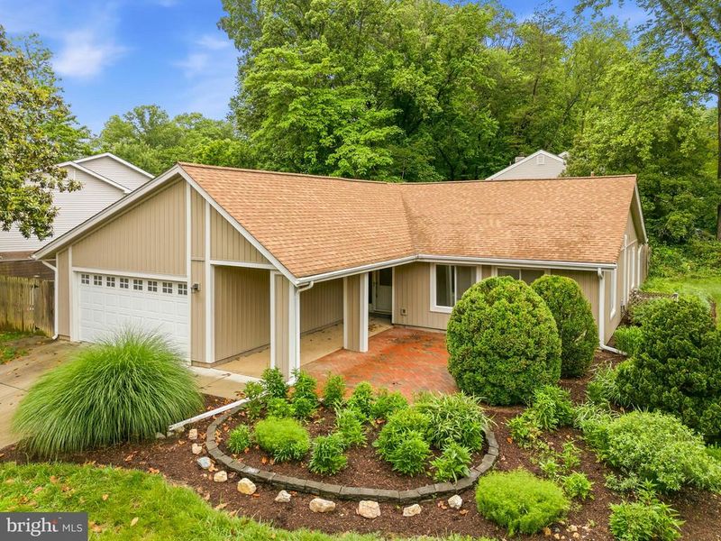 10410 Nellie White Ln, Fairfax, VA 22032