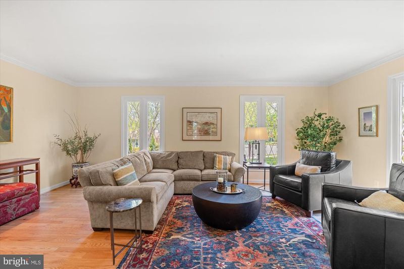 3800 Ridgelea Dr, Fairfax, VA 22031