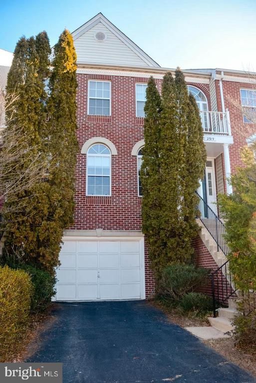 2919 Mainstone Dr, Fairfax, VA 22031