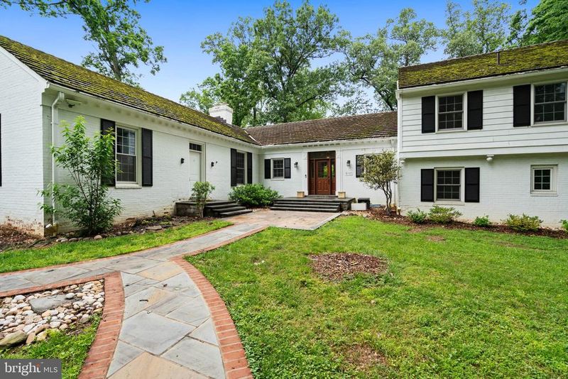 6613 Bradley Blvd, Bethesda, MD 20817