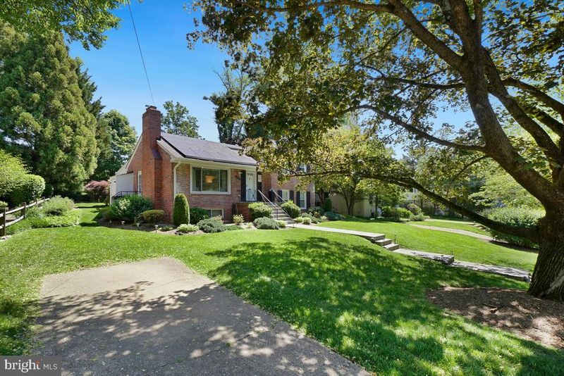 6307 Blackwood Rd, Bethesda, MD 20817
