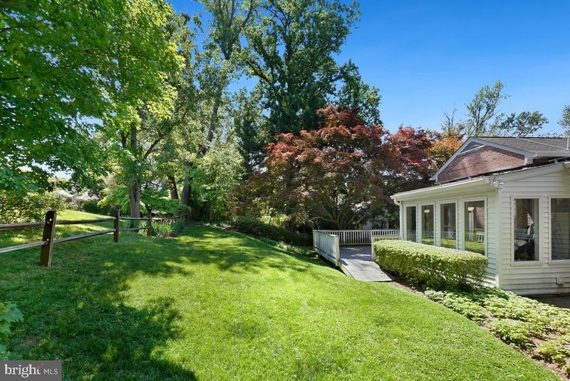 6307 Blackwood Rd, Bethesda, MD 20817