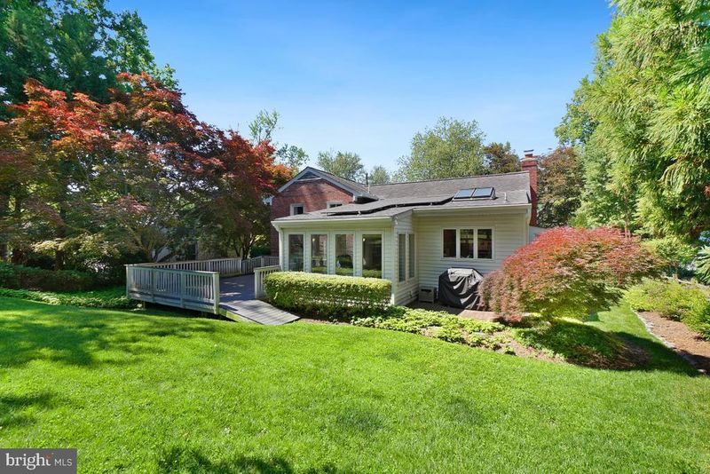 6307 Blackwood Rd, Bethesda, MD 20817