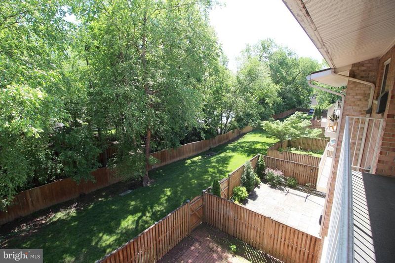 2833 Kalmia Lee Ct #302, Falls Church, VA 22042