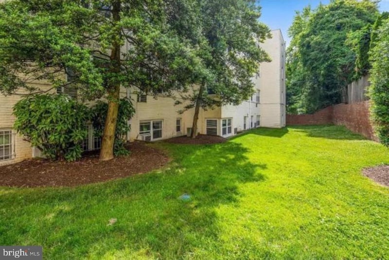 4803 Wellington Dr #202, Chevy Chase, MD 20815