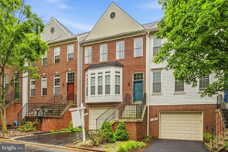 5 Battery Bend Ct, Montgomery Village, MD 20886