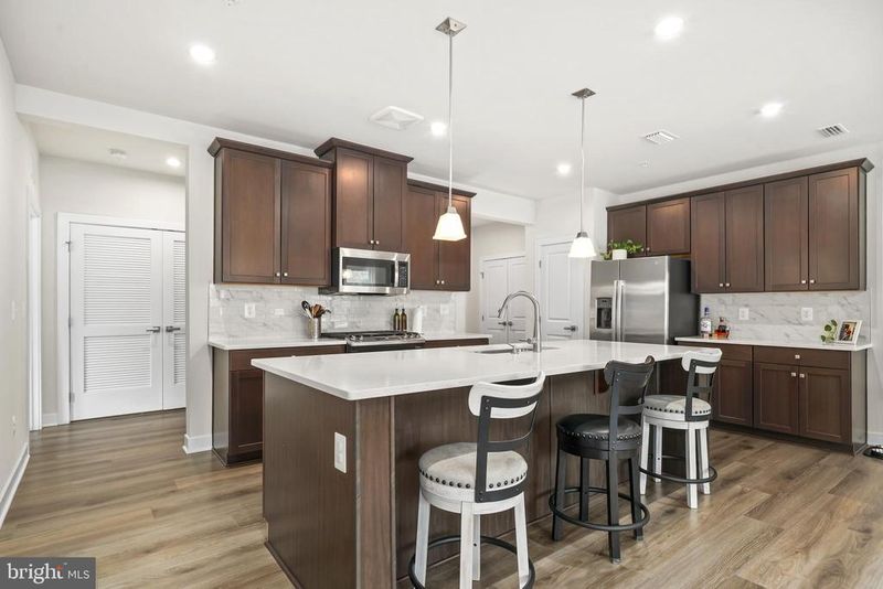 46270 Mount Allen Ter #101, Sterling, VA 20164