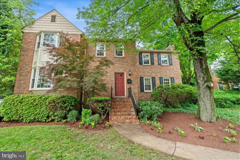 2232 Military Rd, Arlington, VA 22207