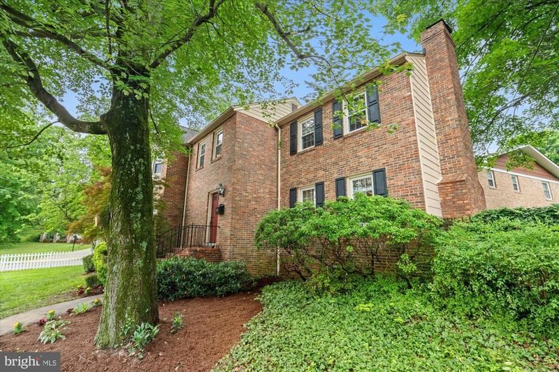 2232 Military Rd, Arlington, VA 22207