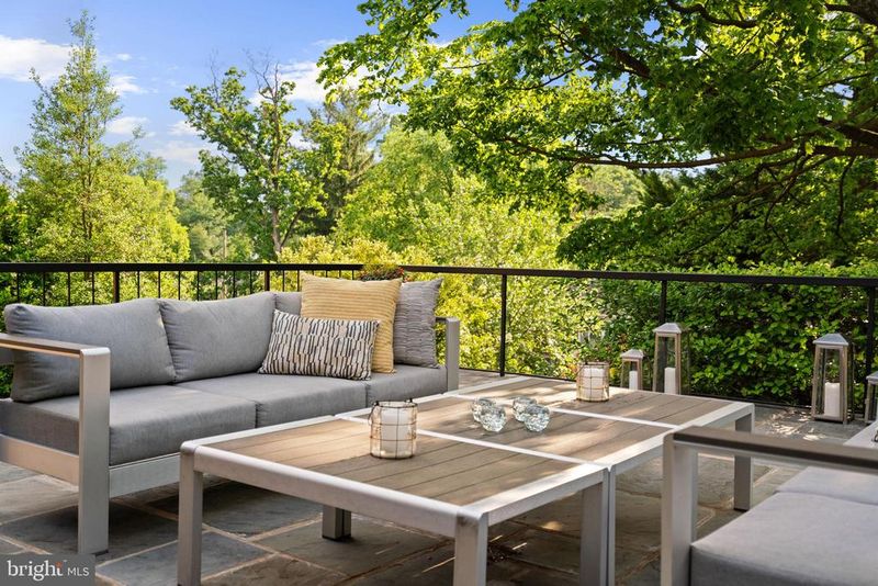 2533 N Ridgeview Rd, Arlington, VA 22207