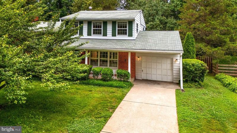 8319 W Boulevard Dr, Alexandria, VA 22308