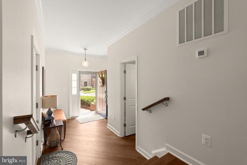 6258 Masefield Ct, Alexandria, VA 22304