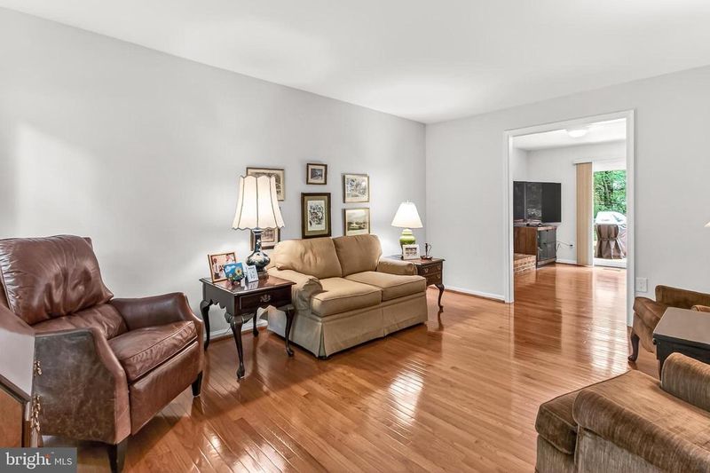 6042 Makely Dr, Fairfax Station, VA 22039