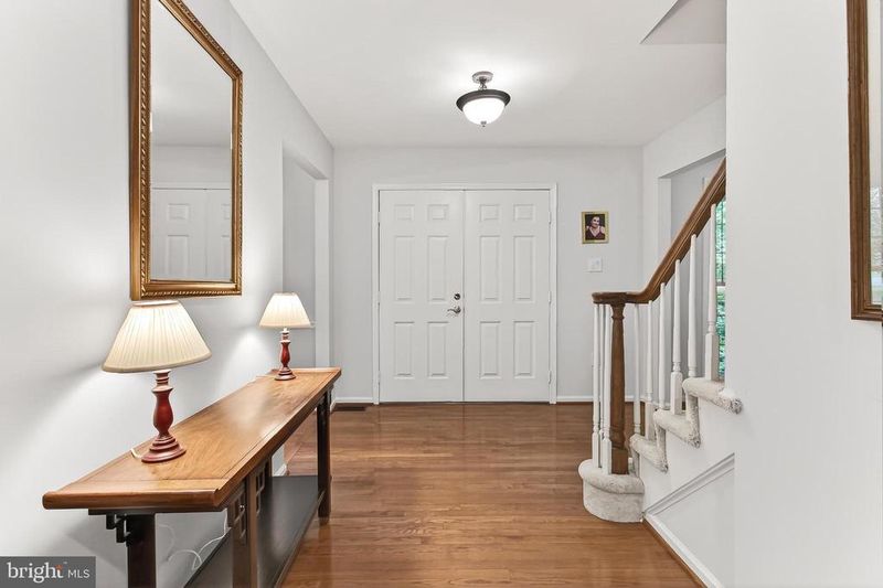 6042 Makely Dr, Fairfax Station, VA 22039