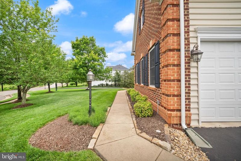 42598 Unbridleds Song Pl, Chantilly, VA 20152