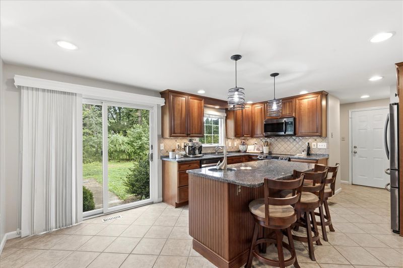 21917 Foxlair Rd, Gaithersburg, MD 20882