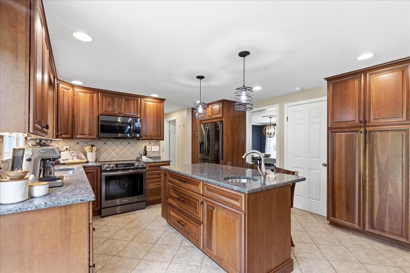 21917 Foxlair Rd, Gaithersburg, MD 20882