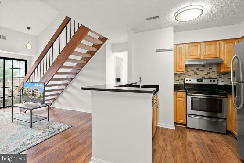 6955 Mary Caroline Cir #I, Alexandria, VA 22310