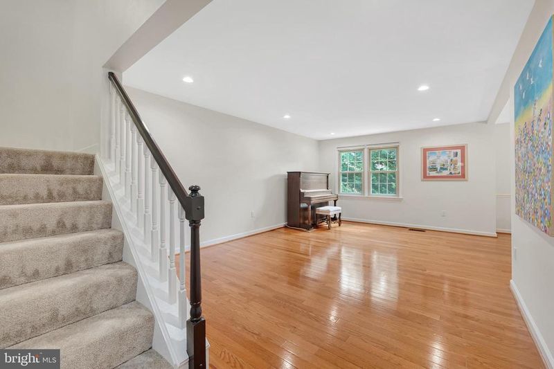 11402 Empire Ln, Rockville, MD 20852