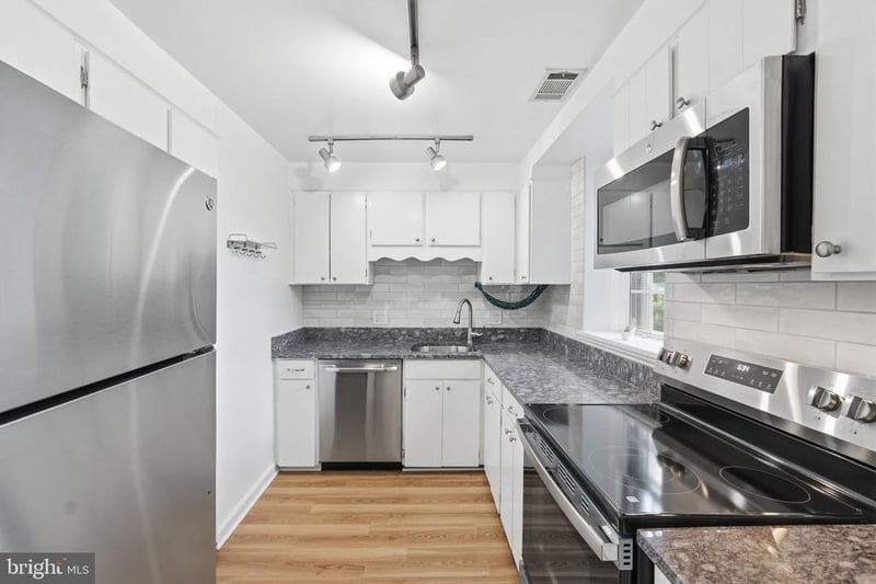 4860 28th St S #C2, Arlington, VA 22206