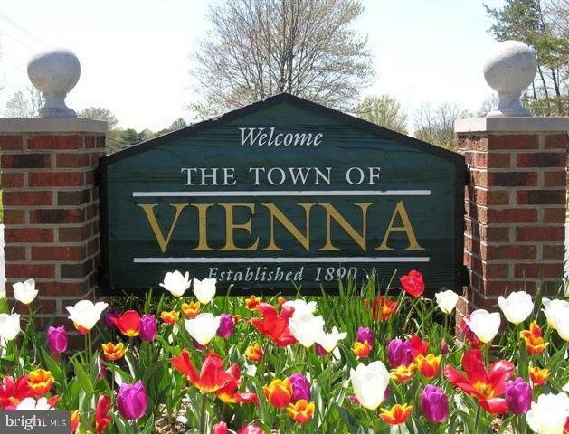 404 Tapawingo Rd SE, Vienna, VA 22180