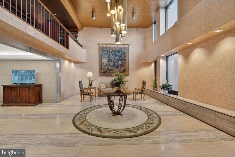 1016 S Wayne St #910, Arlington, VA 22204